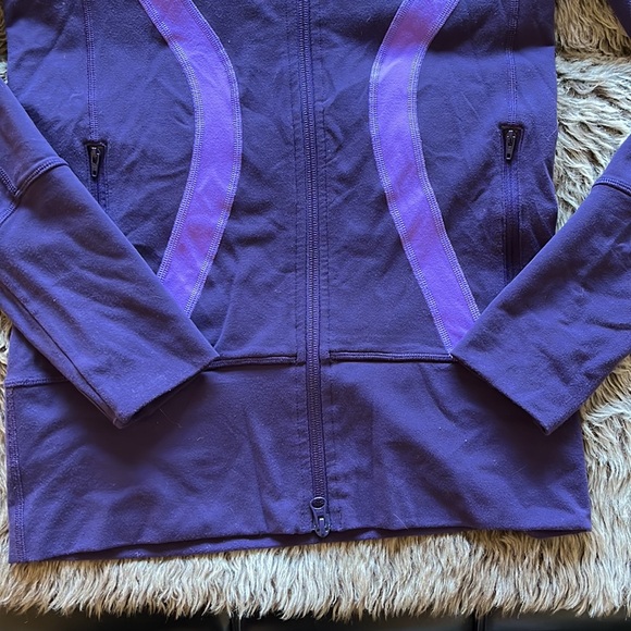 LULULEMON In Stride Jacket in Dense & Power purples. Size 4. GUC - Picture 9 of 16